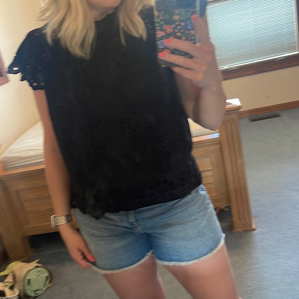 Eyelet top !